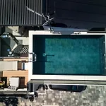 With Rooftop Pool Quercus *