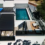 With Rooftop Pool Quercus Villa *