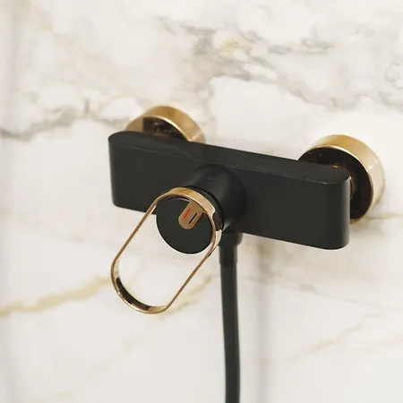 With Rooftop Pool Quercus *