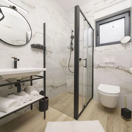 With Rooftop Pool Quercus