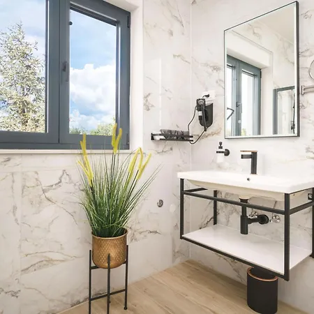 Villa With Rooftop Pool Quercus *