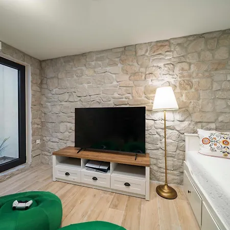 Βίλα With Rooftop Pool Quercus