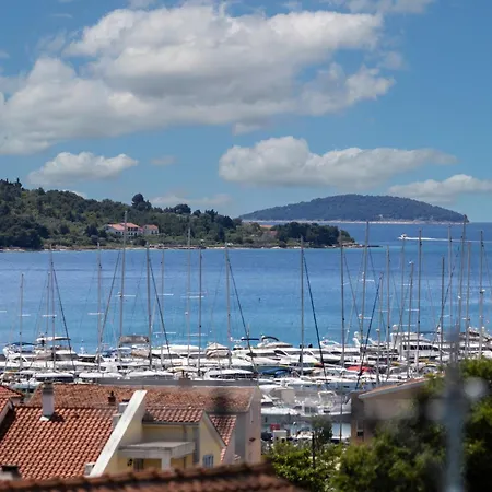 With Rooftop Pool Quercus * Βόντιτσε