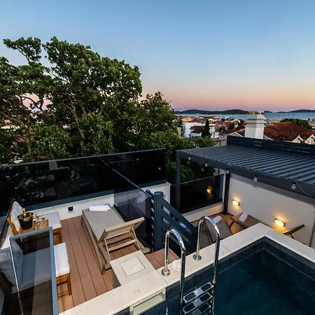 Βίλα With Rooftop Pool Quercus Βόντιτσε