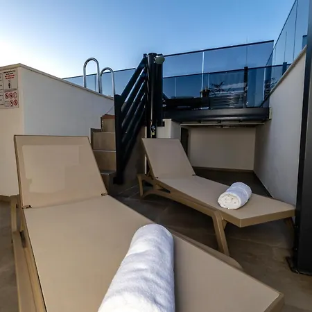 Villa With Rooftop Pool Quercus *