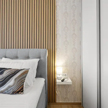 With Rooftop Pool Quercus