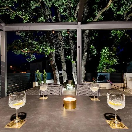 Βίλα With Rooftop Pool Quercus