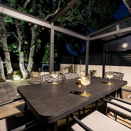 Villa With Rooftop Pool Quercus *