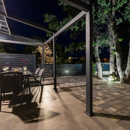 With Rooftop Pool Quercus *