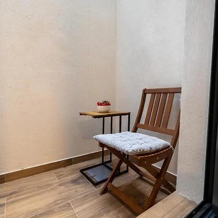 With Rooftop Pool Quercus * Βόντιτσε