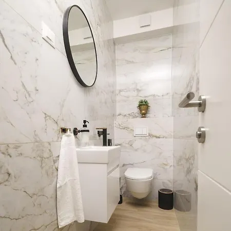 With Rooftop Pool Quercus *