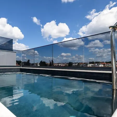With Rooftop Pool Quercus *