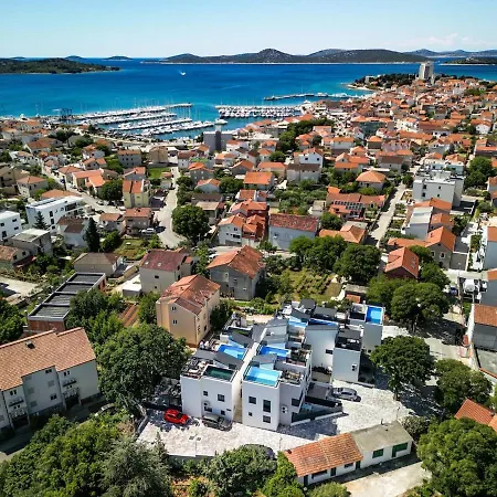 With Rooftop Pool Quercus Villa