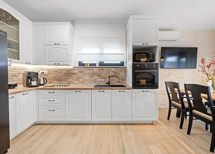 With Rooftop Pool Quercus *