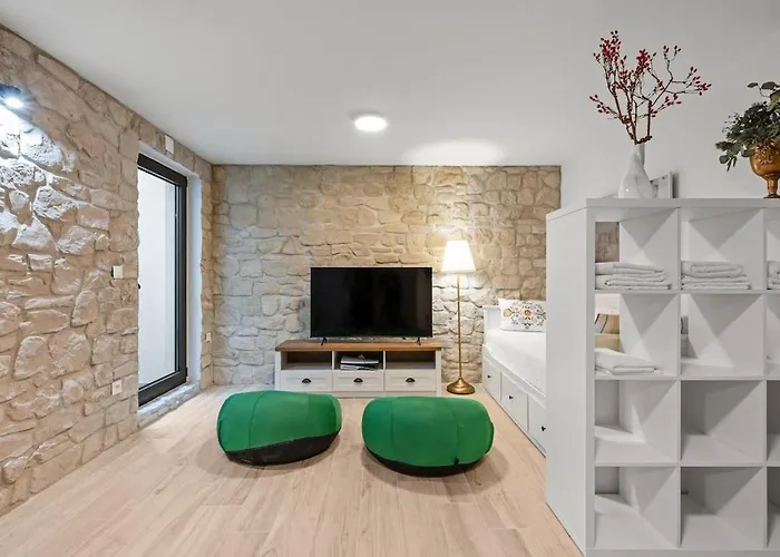 With Rooftop Pool Quercus