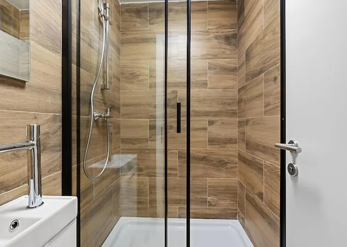 With Rooftop Pool Quercus *