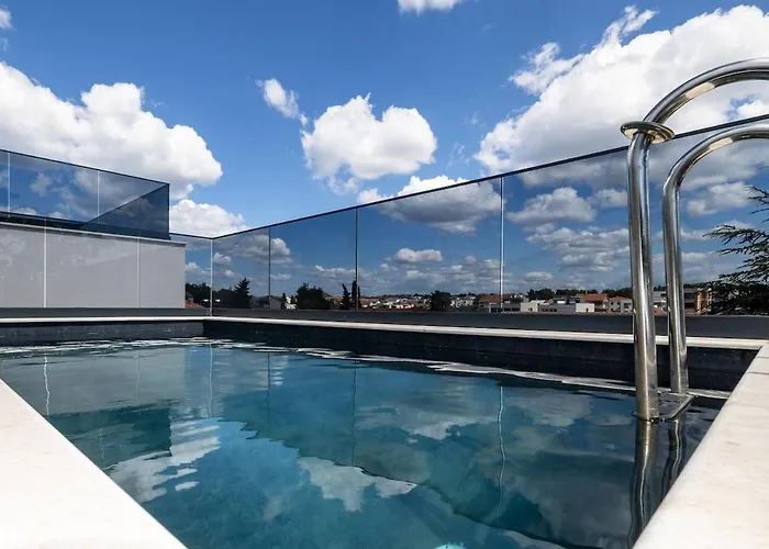 With Rooftop Pool Quercus *