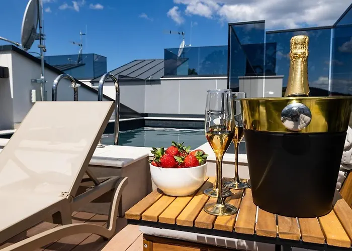 With Rooftop Pool Quercus *