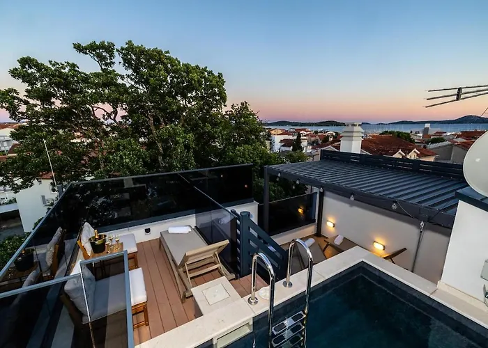 Villa With Rooftop Pool Quercus *