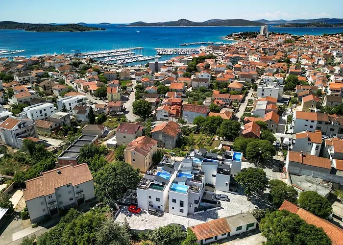 With Rooftop Pool Quercus Villa