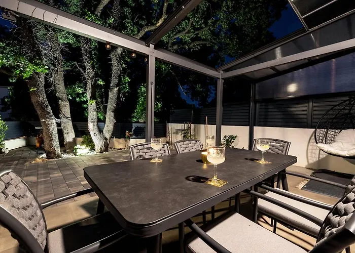 With Rooftop Pool Quercus Villa