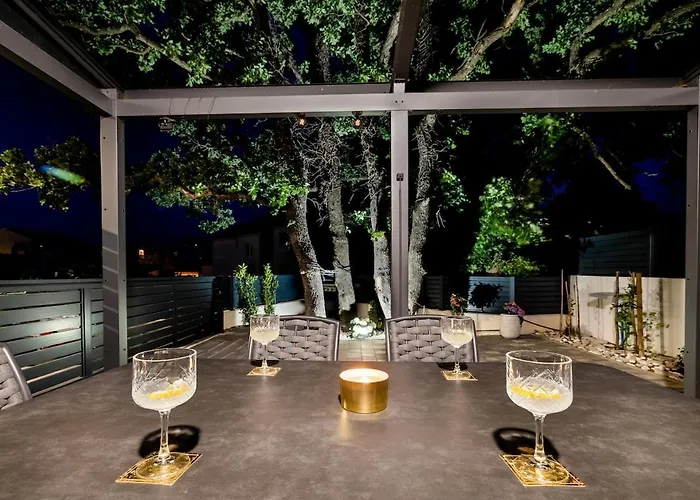 With Rooftop Pool Quercus Villa