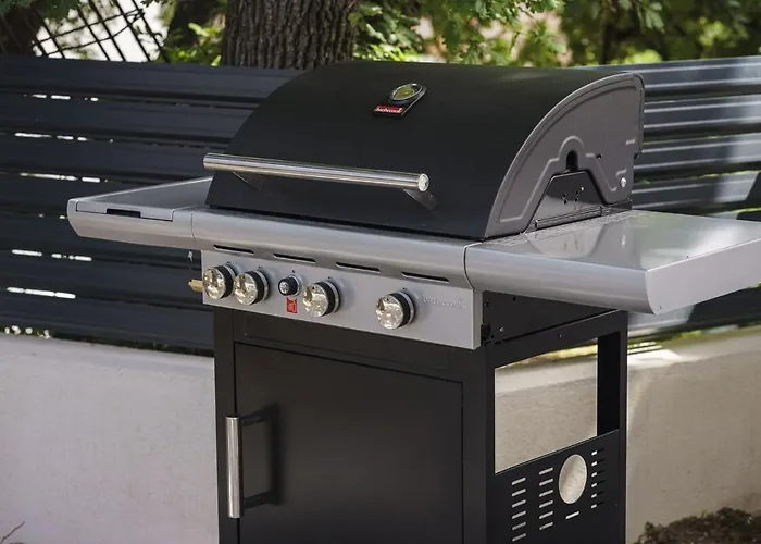 With Rooftop Pool Quercus Villa